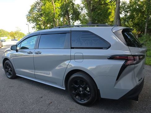 Used 2025 Toyota Sienna XLE Woodland Edition AWD/4WD image 3