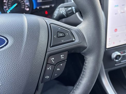 Used 2024 Ford Edge SEL w/ Convenience Package image 5