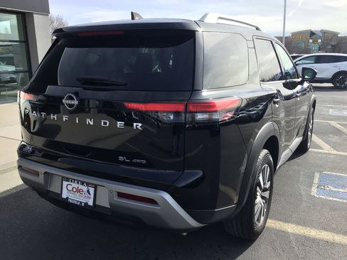 Used 2025 Nissan Pathfinder SL image 5