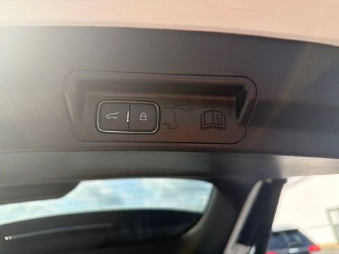 Used 2022 Ford Explorer XLT AWD/4WD image 15