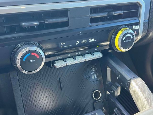 Used 2024 Toyota Tacoma SR5 AWD/4WD image 33