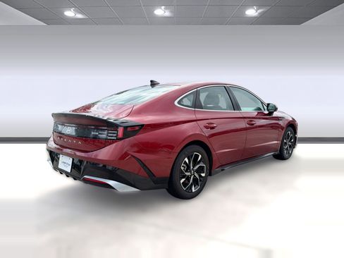 Used 2025 Hyundai Sonata SEL FWD image 9