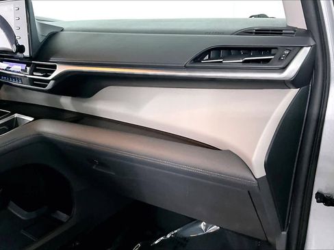Used 2022 Toyota Sienna LE image 18