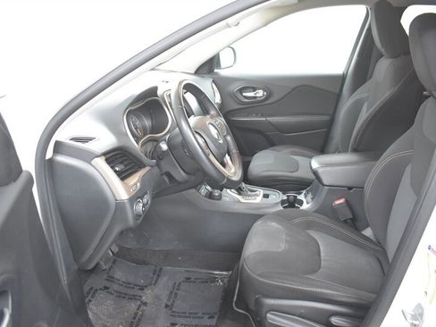 Used 2016 Jeep Cherokee Latitude w/ Cold Weather Group image 16