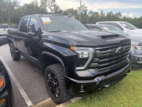 Used 2024 Chevrolet Silverado 2500 High Country w/ Midnight Edition AWD/4WD image 4