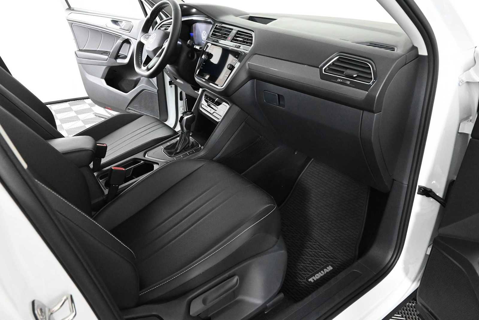 Certified 2022 Volkswagen Tiguan SE FWD image 8