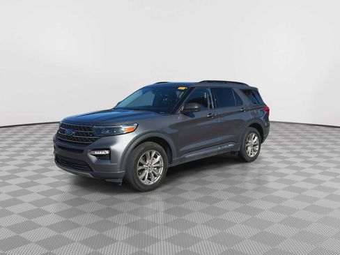 Used 2023 Ford Explorer XLT w/ Equipment Group 202A AWD/4WD image 4