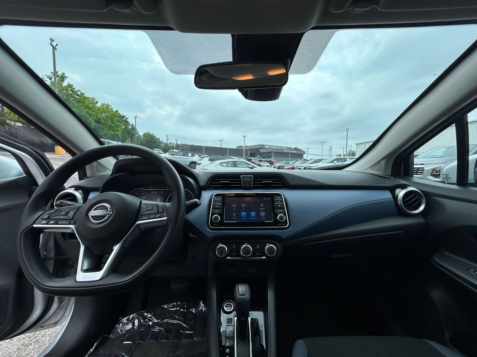 Used 2025 Nissan Versa SV FWD image 27