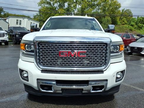 Used 2016 GMC Sierra 2500 Denali w/ Duramax Plus Package AWD/4WD image 10