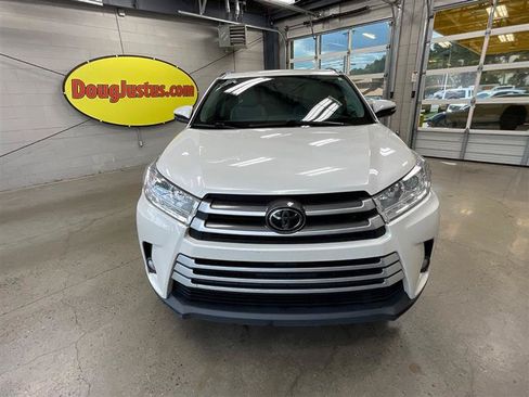 Used 2019 Toyota Highlander XLE FWD image 8