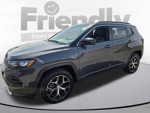 Used 2024 Jeep Compass Limited AWD/4WD image 2