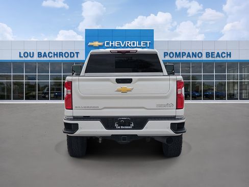 Used 2024 Chevrolet Silverado 2500 High Country w/ High Country Premium Package AWD/4WD image 4