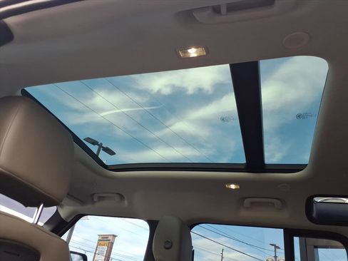 Used 2020 Land Rover Defender 110 First Edition image 8