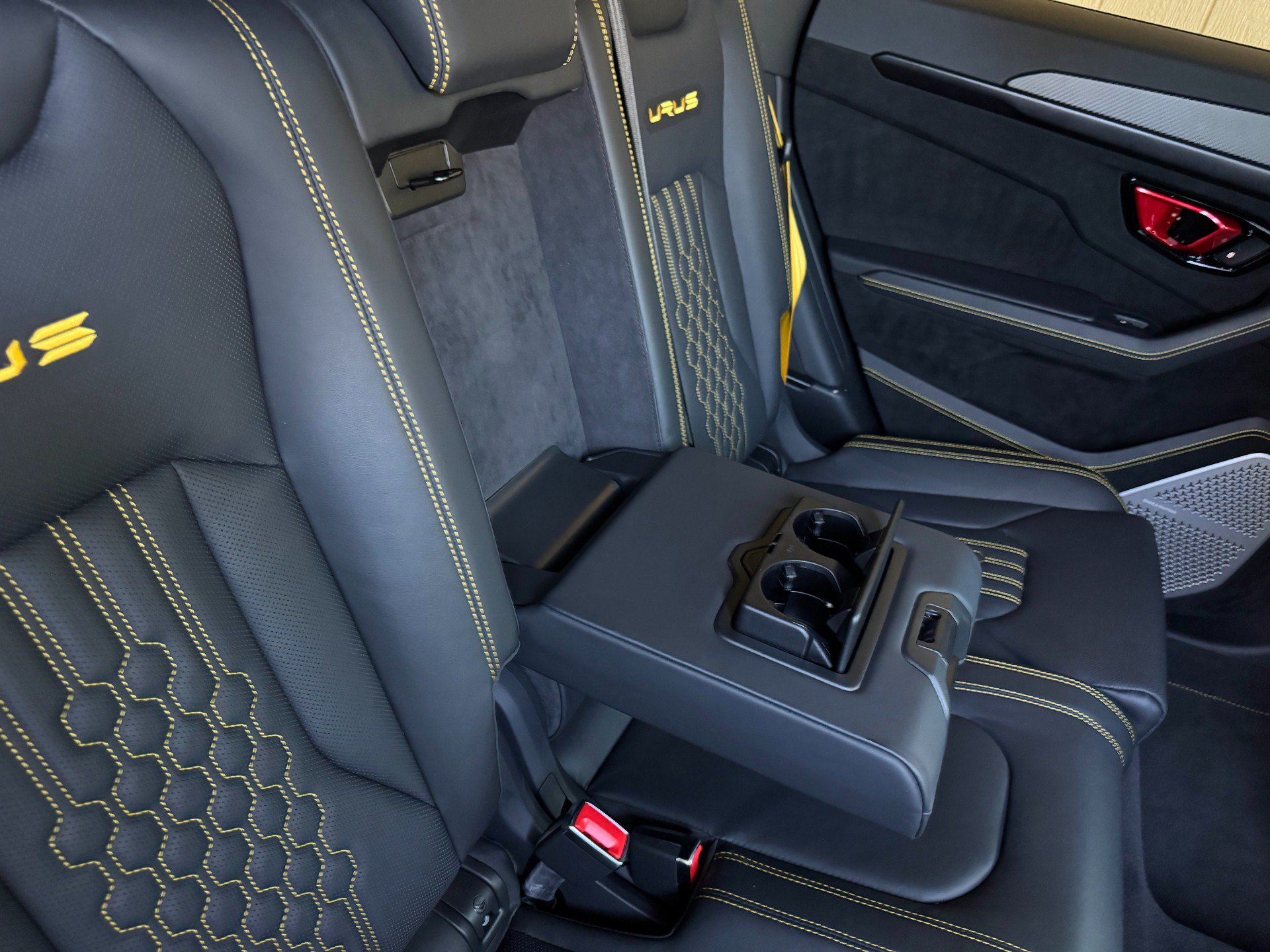Used 2024 Lamborghini Urus Performante AWD/4WD image 45