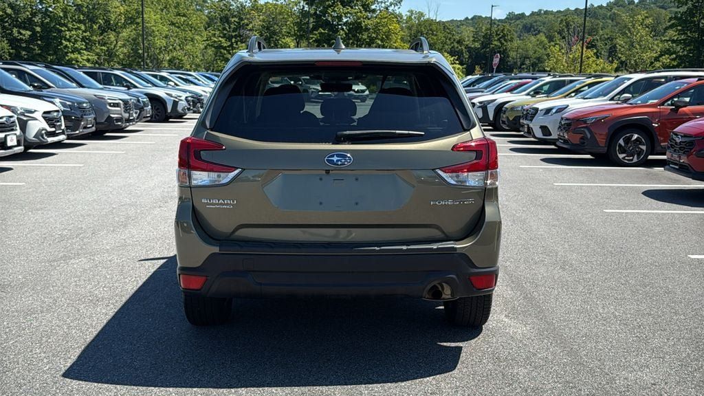 Certified 2023 Subaru Forester Premium AWD/4WD image 5