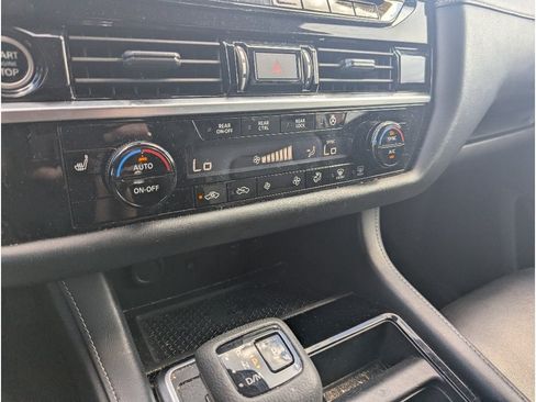 Used 2023 Nissan Pathfinder SL AWD/4WD image 20