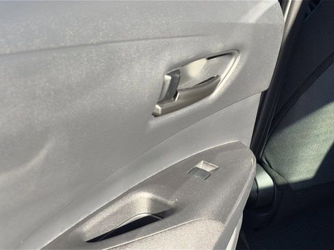 Used 2025 Toyota Corolla LE image 28