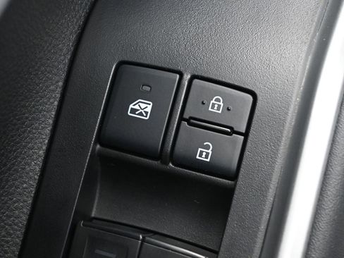 Certified 2021 Toyota Highlander XLE image 13