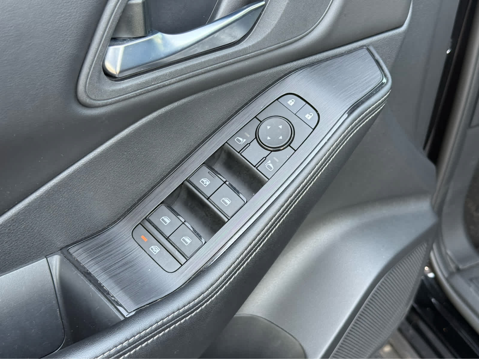 Used 2024 Nissan Rogue SV AWD/4WD image 15