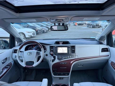 Used 2013 Toyota Sienna Limited image 37