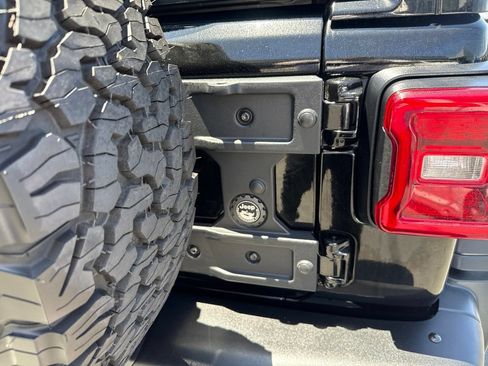 Used 2023 Jeep Wrangler Unlimited Rubicon w/ Xtreme 35 Tire Package AWD/4WD image 7