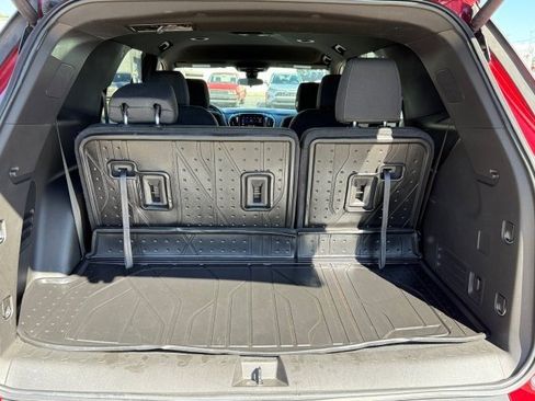 Used 2023 Chevrolet Traverse LT image 18