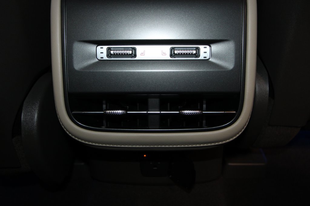 Used 2025 Lincoln Nautilus Reserve AWD/4WD image 34