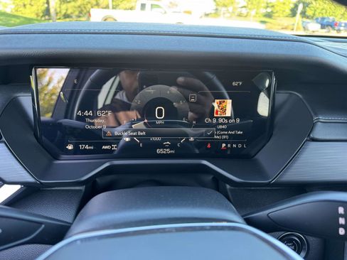 Used 2025 GMC Acadia Elevation image 22