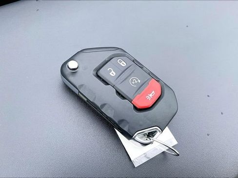 Used 2025 Jeep Wrangler Unlimited Rubicon w/ XTREMEE 35" Tire Package image 10