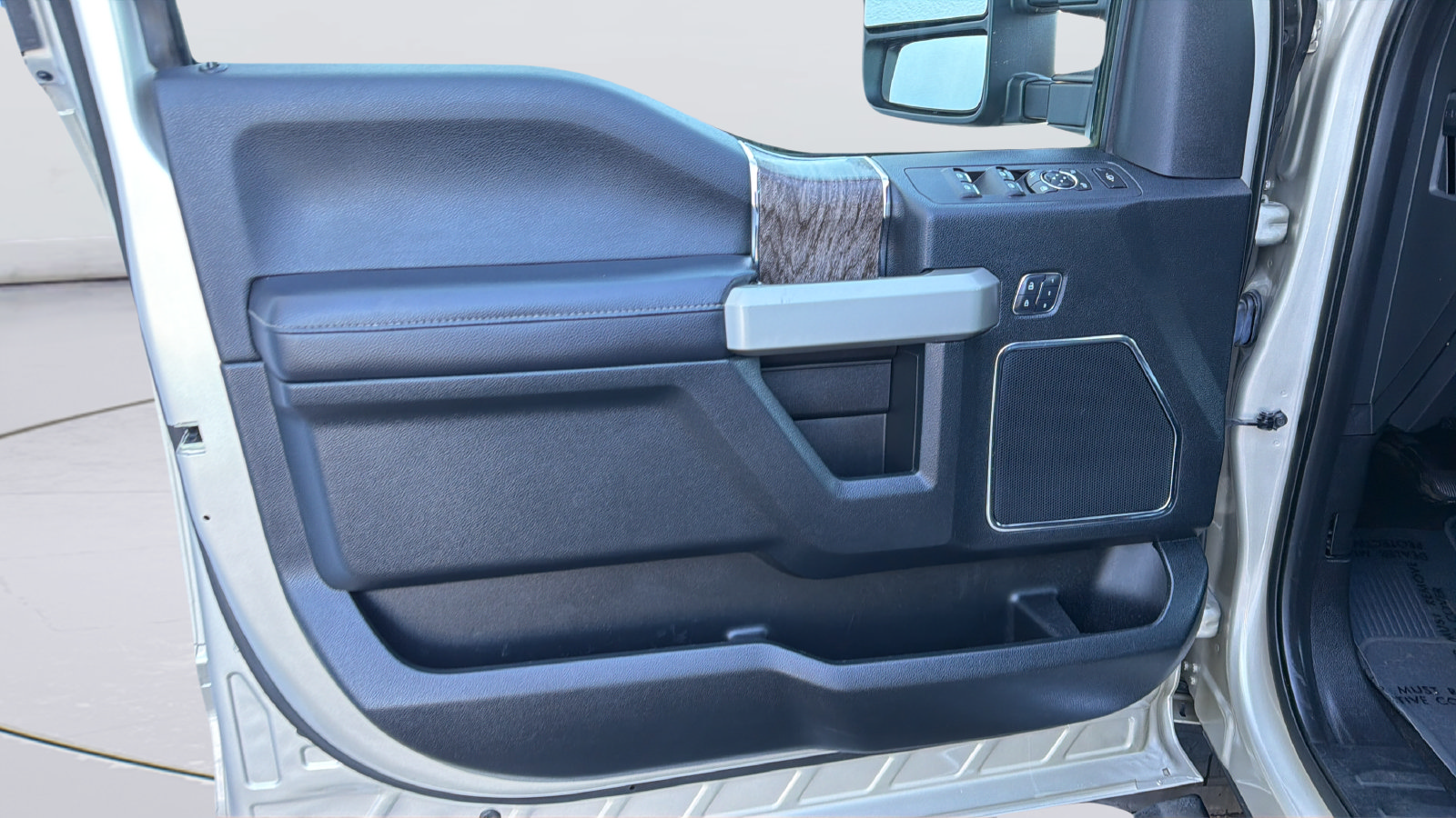 Used 2018 Ford F250 Lariat w/ Chrome Package AWD/4WD image 19