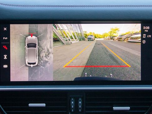 Used 2022 Porsche Cayenne Platinum Edition image 18