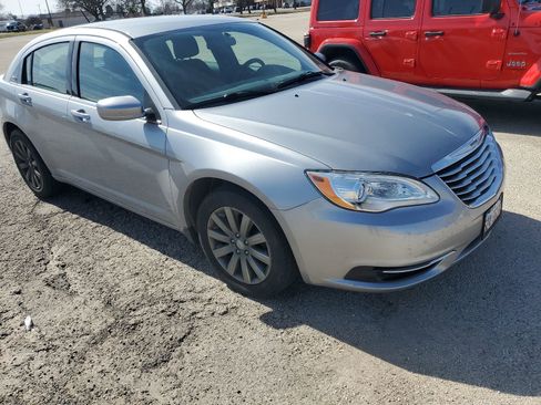 Used 2013 Chrysler 200 Touring image 2