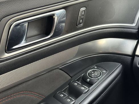 Used 2019 Ford Explorer XLT w/ Equipment Group 202A FWD image 23
