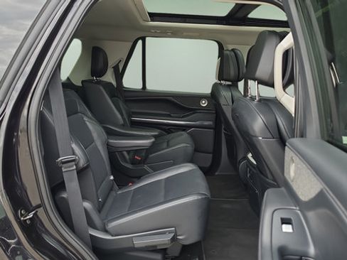 Used 2025 Lincoln Navigator Reserve AWD/4WD image 15