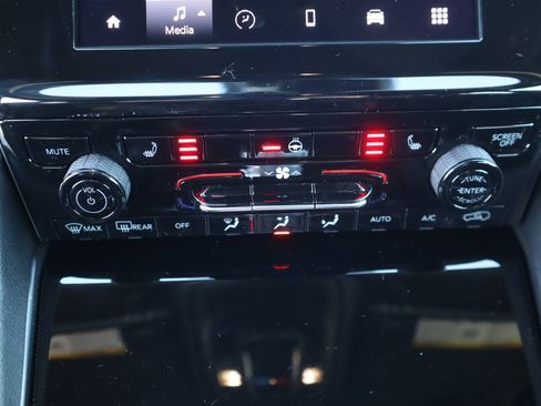 New 2026 Jeep Grand Cherokee Laredo image 7