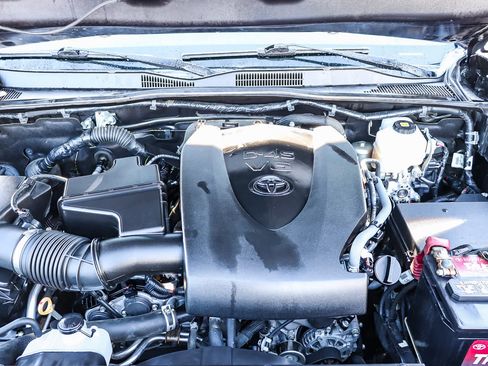 Used 2019 Toyota Tacoma TRD Off-Road w/ Technology Package image 26