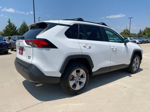 Used 2022 Toyota RAV4 XLE w/ XLE Grade Weather Package AWD/4WD image 5