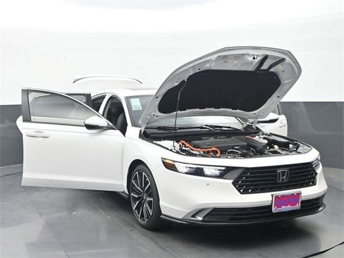 Certified 2025 Honda Accord Touring image 37