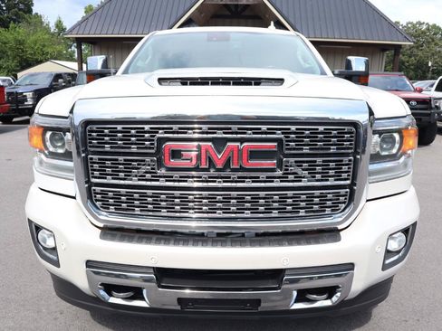 Used 2018 GMC Sierra 2500 Denali w/ Duramax Plus Package AWD/4WD image 2