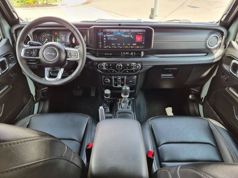 Used 2024 Jeep Wrangler Unlimited Sahara AWD/4WD image 20