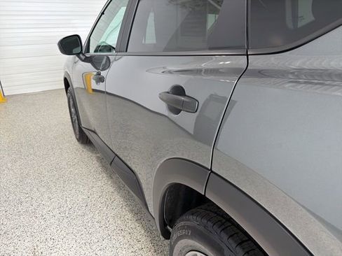 Used 2023 Nissan Rogue S image 34