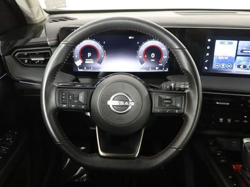 Used 2025 Nissan Kicks SR FWD image 7