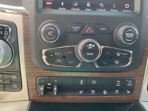 Used 2019 RAM 1500 Laramie w/ Convenience Group AWD/4WD image 22