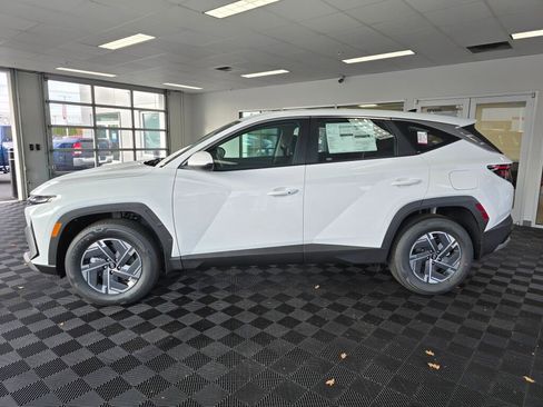 New 2026 Hyundai Tucson Blue SE image 7