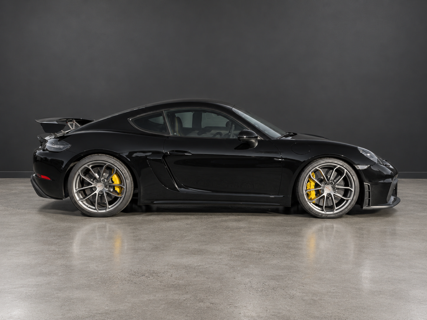 Used 2020 Porsche 718 Cayman GT4 RWD image 8