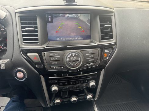 Used 2019 Nissan Pathfinder S AWD/4WD image 17