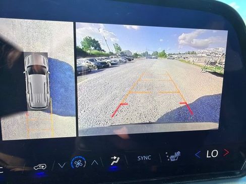 Used 2025 Chevrolet Traverse LT w/ Enhanced Driving Package AWD/4WD image 40