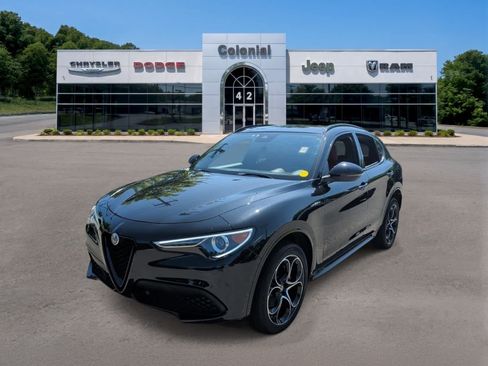 Used 2023 Alfa Romeo Stelvio Veloce AWD/4WD image 2