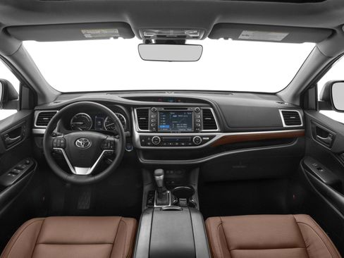 Used 2017 Toyota Highlander Limited image 5