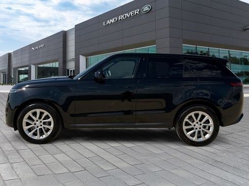 Used 2025 Land Rover Range Rover Sport SE AWD/4WD image 2